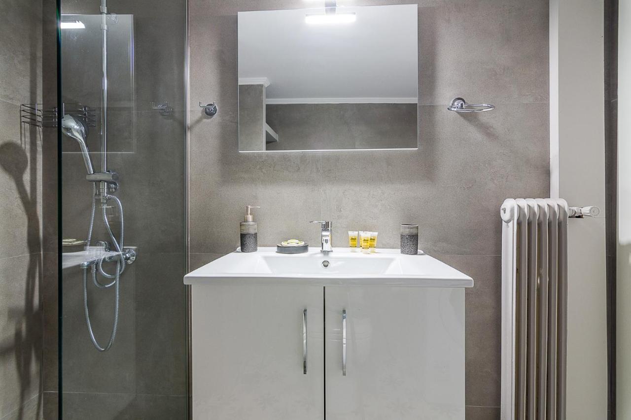 A Modern 2-Bedroom Apartment Near Areios Pagos Афіни Екстер'єр фото